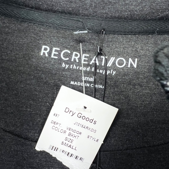 NWT🤩 |•RECREATION•| Super Soft Grey Quilted Jacket/Sweatshirt Size Small - Picture 10 of 16